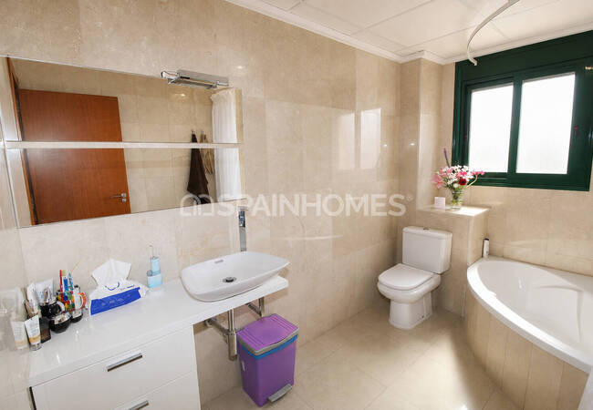 Semi-detached Villa with Extensive Facilities in Rojales Alicante 31