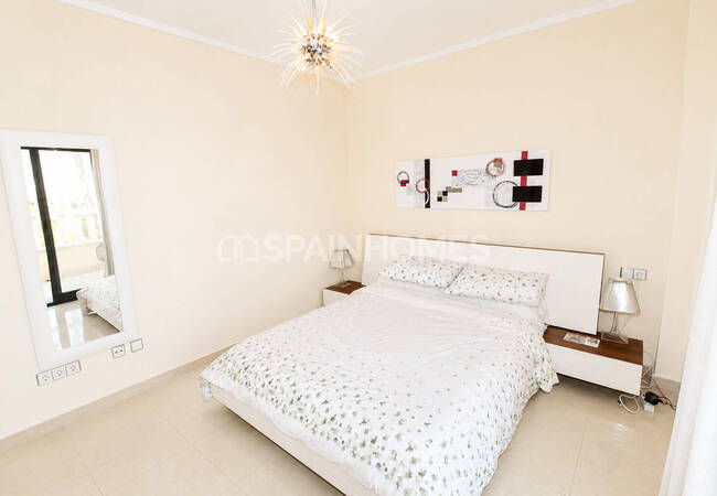 Semi-detached Villa with Extensive Facilities in Rojales Alicante 26