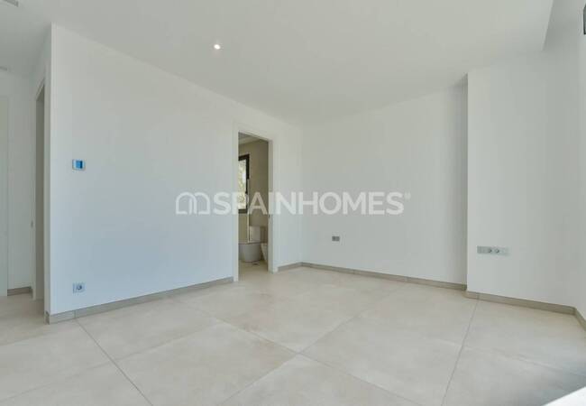 Detached 8-bedroom Villa with Pool in Finestrat Alicante 44