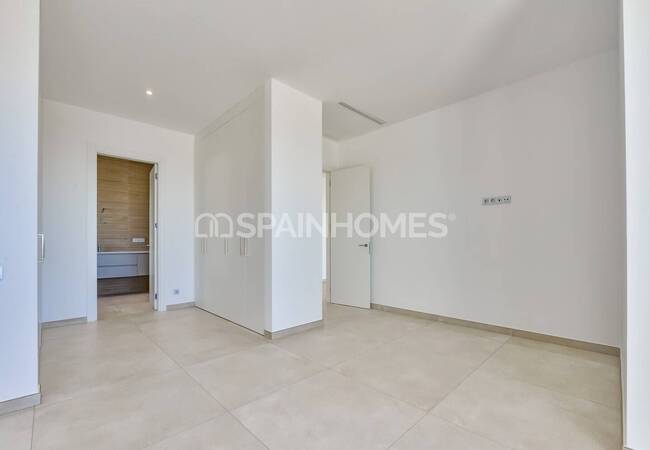 Detached 8-bedroom Villa with Pool in Finestrat Alicante 45