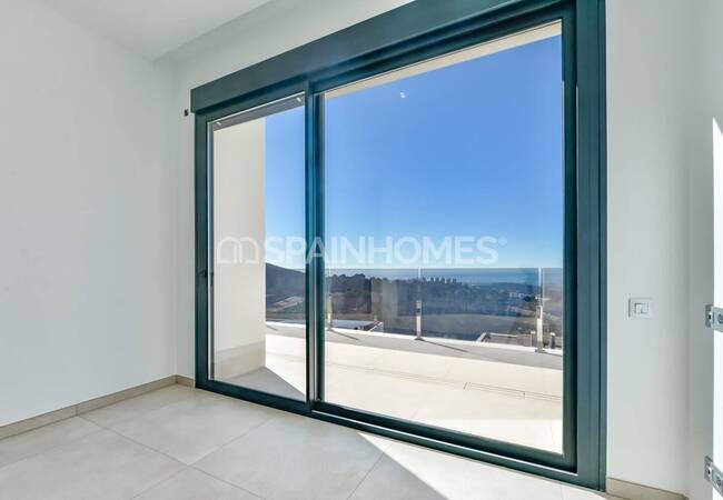 Detached 8-bedroom Villa with Pool in Finestrat Alicante 43