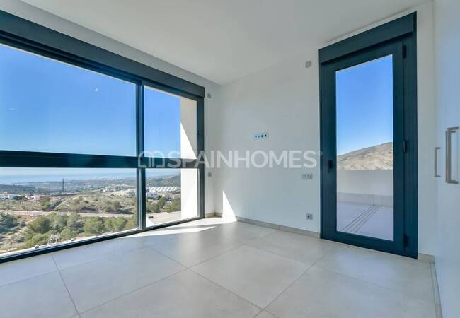 Detached 8-bedroom Villa with Pool in Finestrat Alicante 30