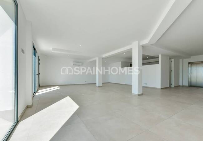 Detached 8-bedroom Villa with Pool in Finestrat Alicante 24