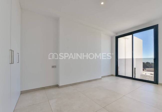 Detached 8-bedroom Villa with Pool in Finestrat Alicante 36