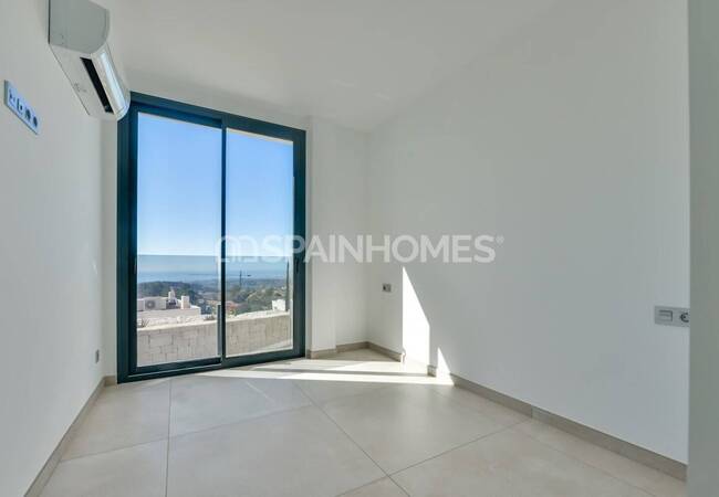 Detached 8-bedroom Villa with Pool in Finestrat Alicante 40
