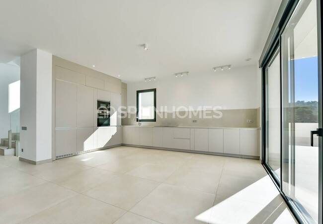 Detached 8-bedroom Villa with Pool in Finestrat Alicante 28