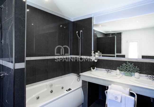 Golf and Sea Views 3 Bedrooms Villas in Estepona Malaga 17