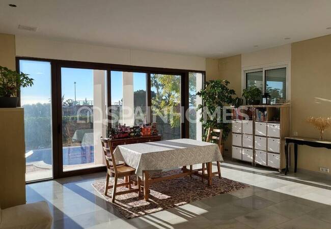 Villa with Pool Near the Sea in Barcelona Alella 6