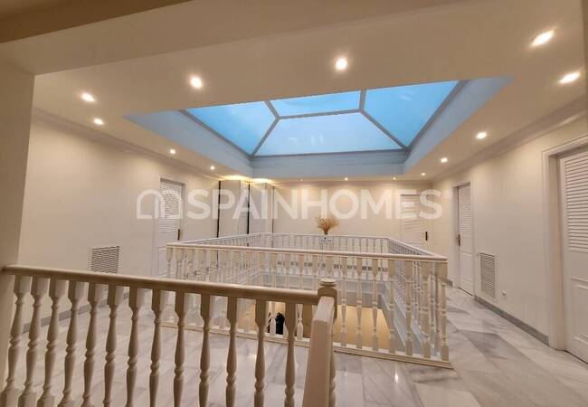 Villa with Pool Near the Sea in Barcelona Alella 18