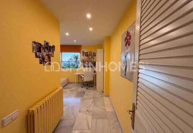 Villa with Pool Near the Sea in Barcelona Alella 12