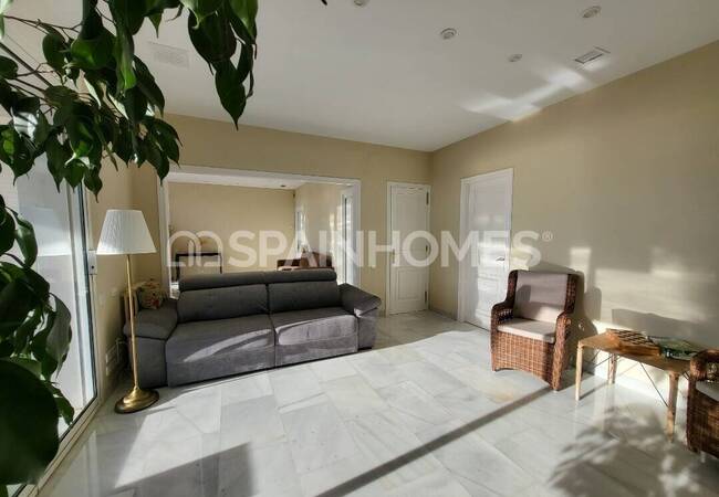 Villa with Pool Near the Sea in Barcelona Alella 5