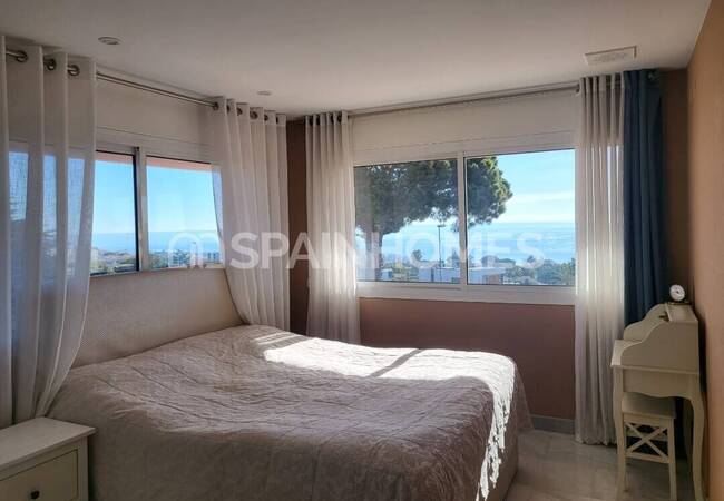 Villa with Pool Near the Sea in Barcelona Alella 9