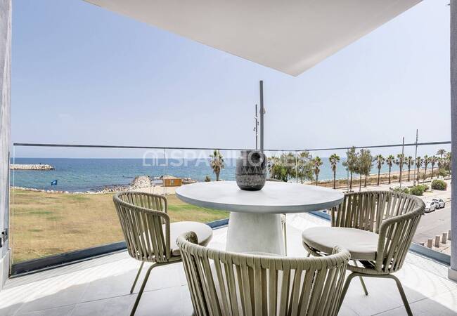 Beachside Flats in a Complex with Pool in Barcelona 10