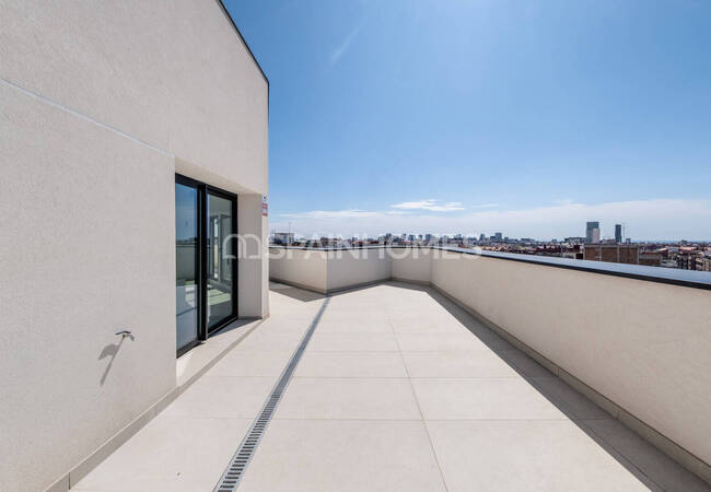 Properties in a Complex with Swimming Pool in Barcelona Andreu 17