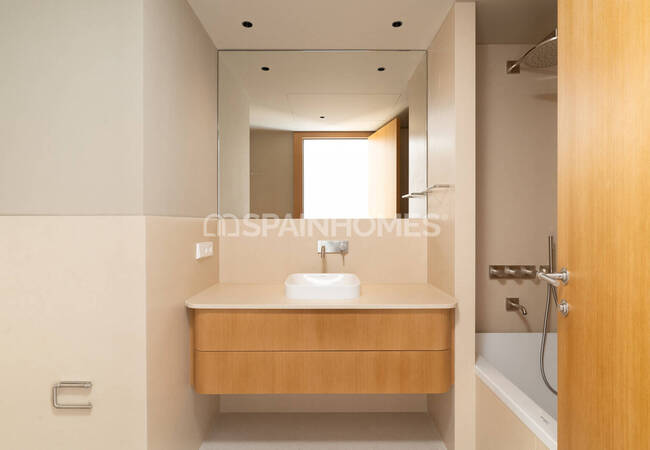 Luxury Flats Near Turo Parc and Barcelona Center 15