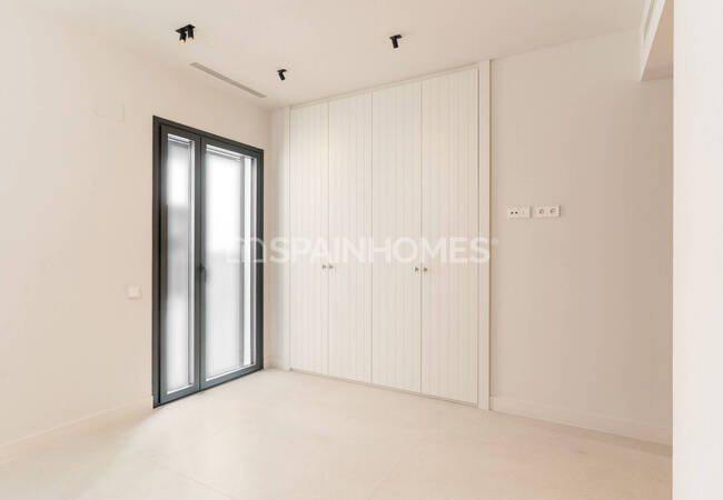 Luxury Flats Near Turo Parc and Barcelona Center 13