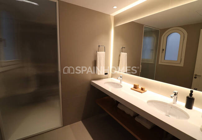 Apartments in a Renovated Building Near the Sea in Barcelona 20