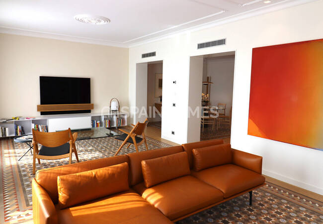 Apartments in a Renovated Building Near the Sea in Barcelona 8