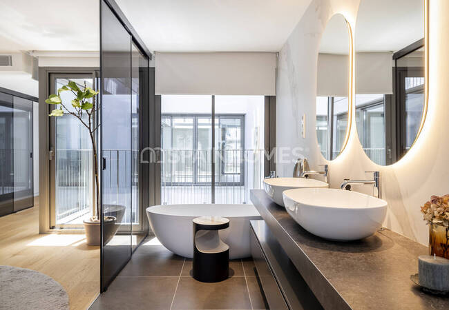 Elegant Apartments with Rooftop Pool in Barcelona 15