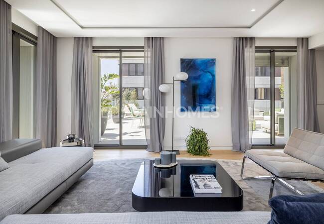 Elegant Apartments with Rooftop Pool in Barcelona 7