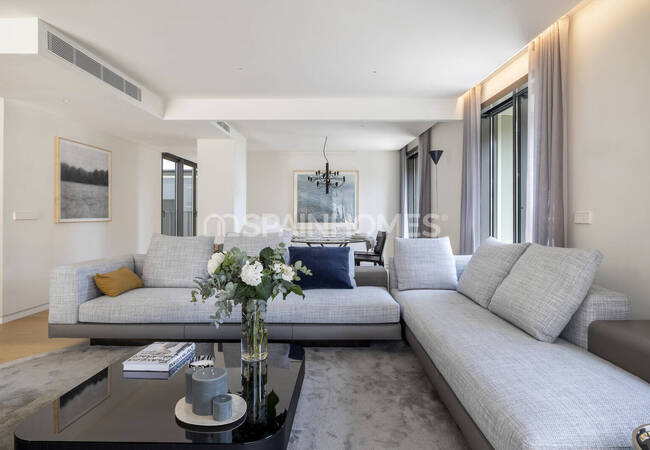 Elegant Apartments with Rooftop Pool in Barcelona 8