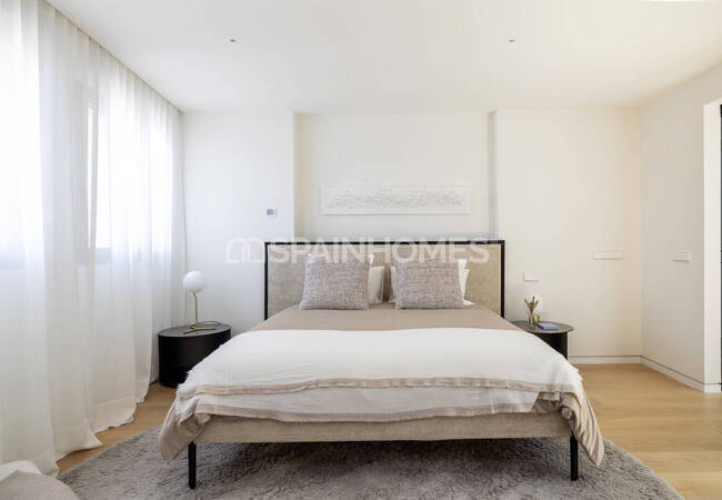 Elegant Apartments with Rooftop Pool in Barcelona 12