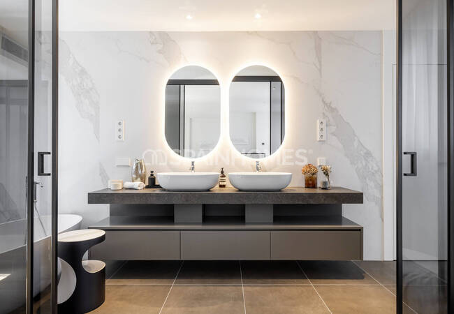 Elegant Apartments with Rooftop Pool in Barcelona 14