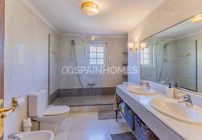 Teià Barcelona’da Özel Havuzlu ve Kapalı Otoparklı Şık Villa 33