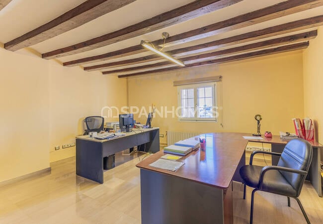 Teià Barcelona’da Özel Havuzlu ve Kapalı Otoparklı Şık Villa 31