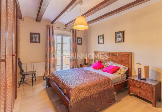 Teià Barcelona’da Özel Havuzlu ve Kapalı Otoparklı Şık Villa 29
