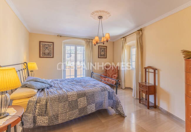 Teià Barcelona’da Özel Havuzlu ve Kapalı Otoparklı Şık Villa 30