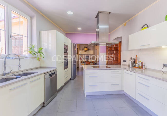 Teià Barcelona’da Özel Havuzlu ve Kapalı Otoparklı Şık Villa 17