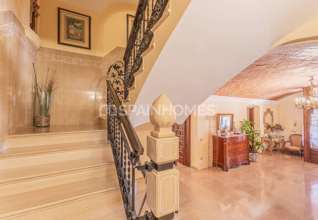 Teià Barcelona’da Özel Havuzlu ve Kapalı Otoparklı Şık Villa 12
