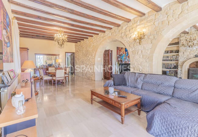 Teià Barcelona’da Özel Havuzlu ve Kapalı Otoparklı Şık Villa 13