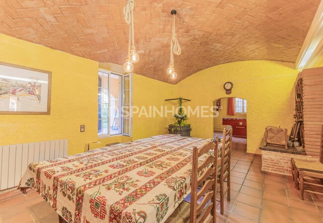 Teià Barcelona’da Özel Havuzlu ve Kapalı Otoparklı Şık Villa 11
