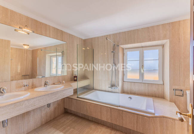 Teià Barcelona’da Özel Havuzlu ve Kapalı Otoparklı Şık Villa 35
