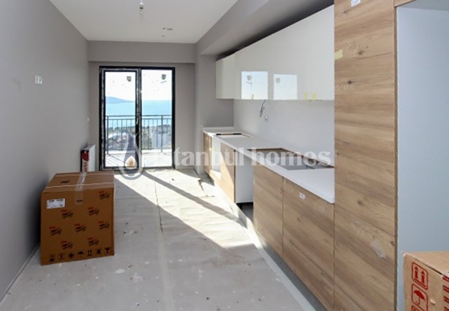 Luminous Apartments with Full-length Windows in Kartal 13