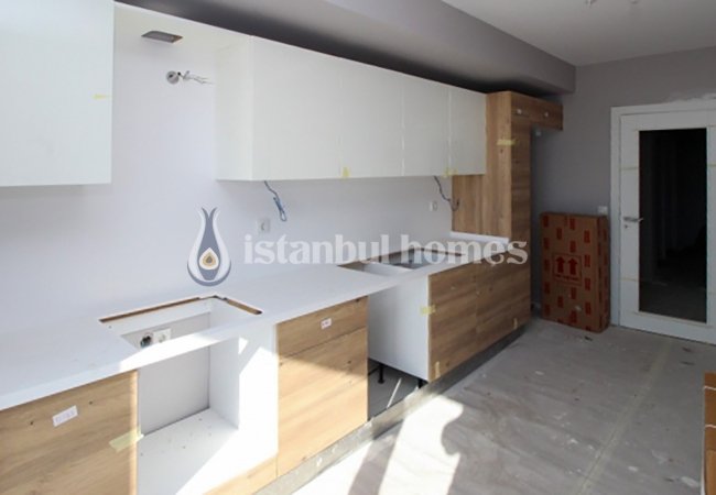 Luminous Apartments with Full-length Windows in Kartal 14