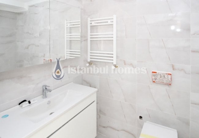 Luminous Apartments with Full-length Windows in Kartal 19