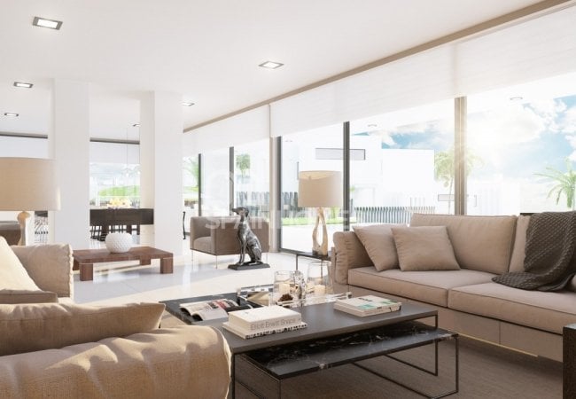 Marbella'da Açık Manzaralı Müstakil Villalar 14