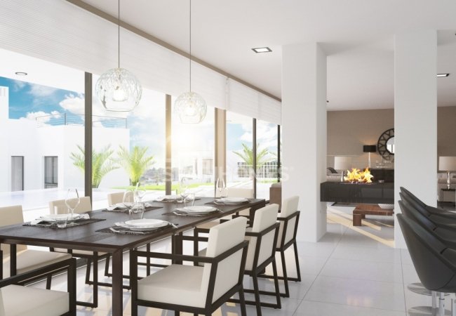 Marbella'da Açık Manzaralı Müstakil Villalar 15