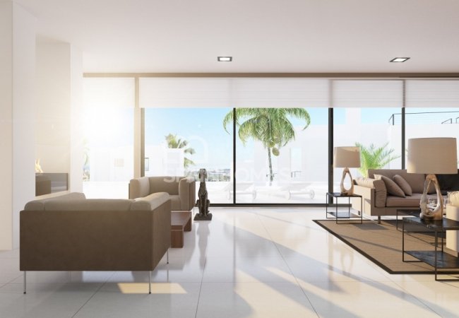 Marbella'da Açık Manzaralı Müstakil Villalar 16