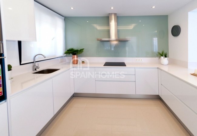 Benijófar Özel Havuzlu ve Bahçeli Çağdaş Villa 13