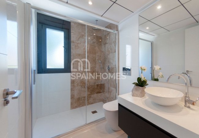 Benijófar Özel Havuzlu ve Bahçeli Çağdaş Villa 8