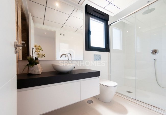 Benijófar Özel Havuzlu ve Bahçeli Çağdaş Villa 10