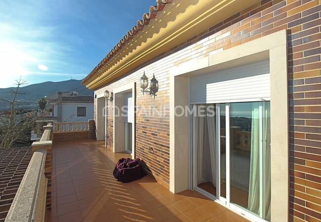 Benalmadena'da Avantajlı ve Yüksek Konumda Müstakil Villa 32