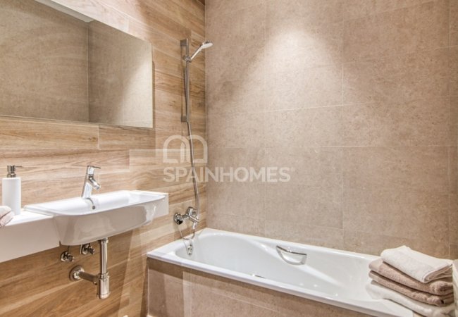 Benalmádena'da Sahile Yakın Lüks Evler 22