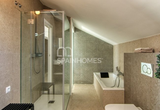 Benalmádena'da Sahile Yakın Lüks Evler 24