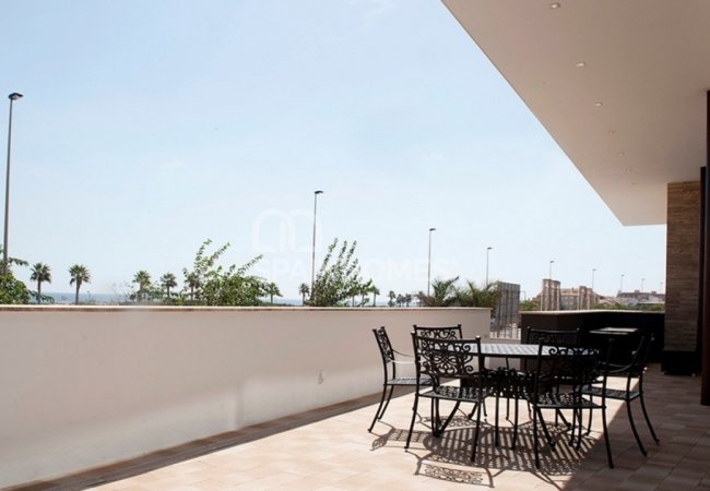 Alicante’de Panoramik Deniz Manzaralı Müstakil Villa 24