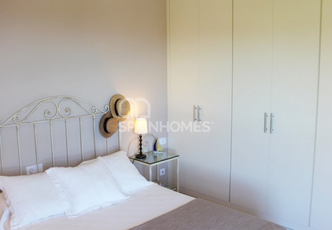 Benalmádena'da Panoramik Deniz Manzaralı Villa 32